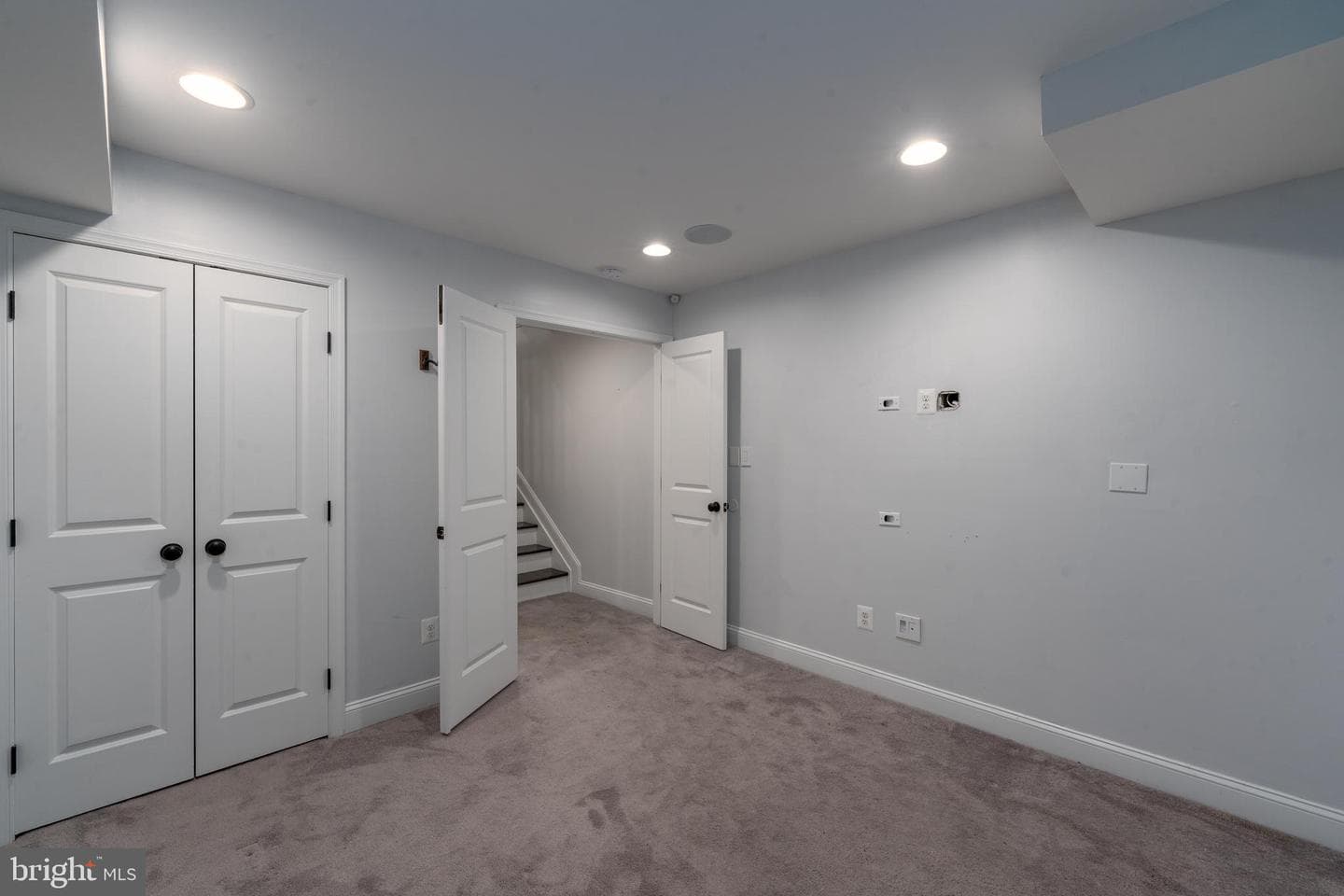 934 S Clinton Street photo 25