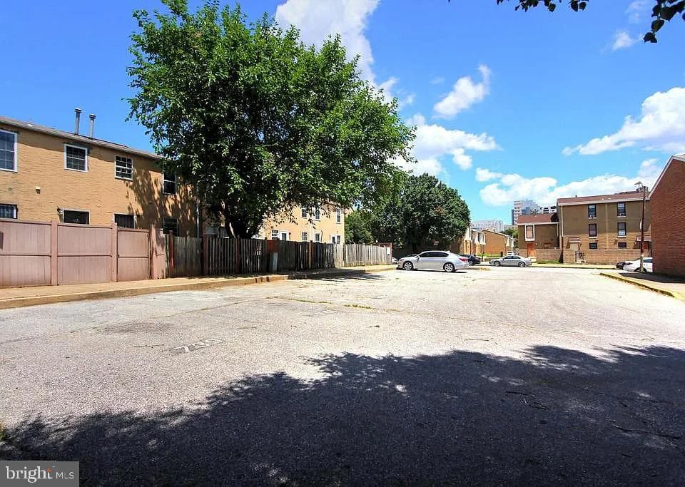1309 E Madison Street photo 20
