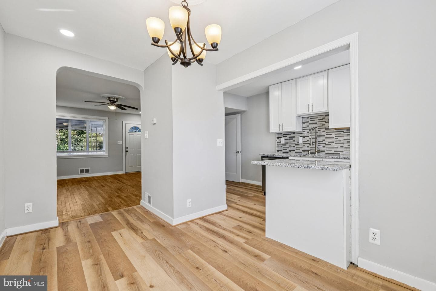 4546 Mountview Road photo 8
