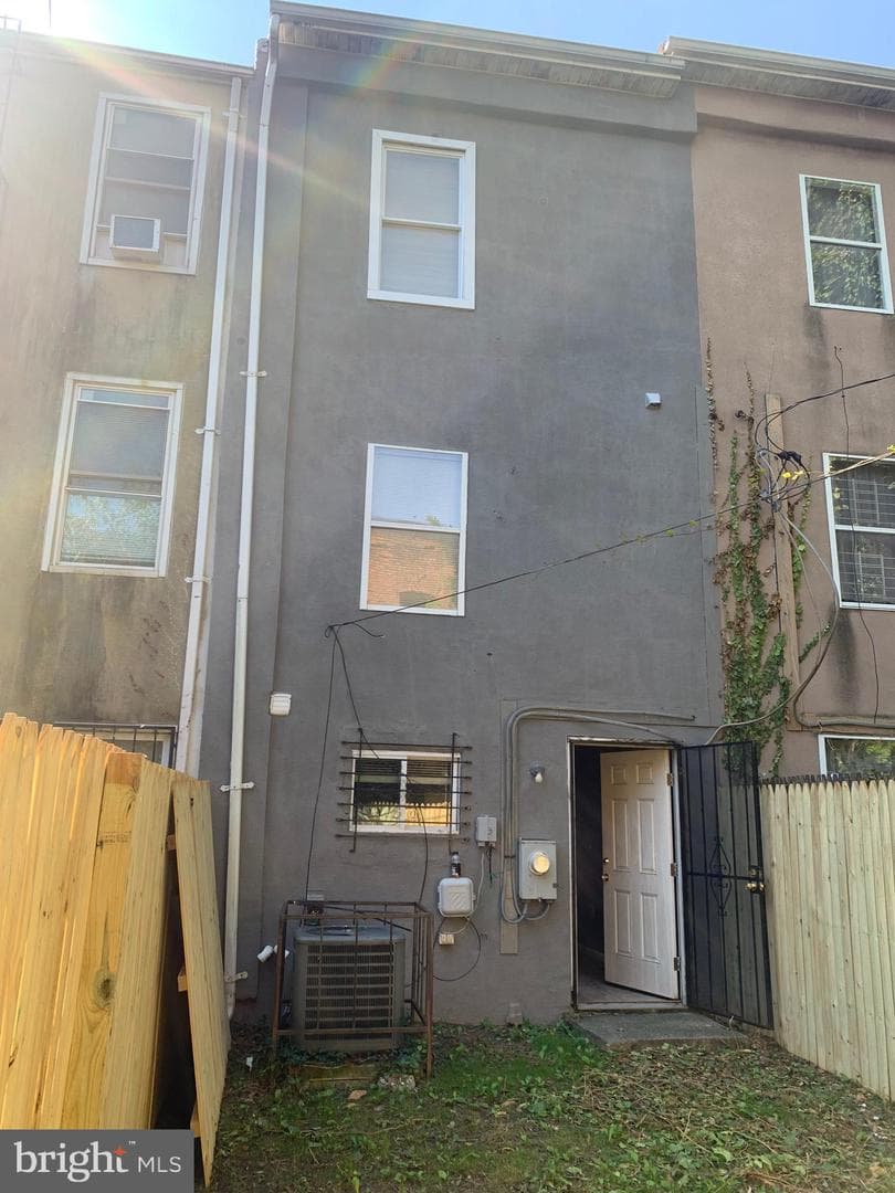 1706 W Lexington Street photo 16