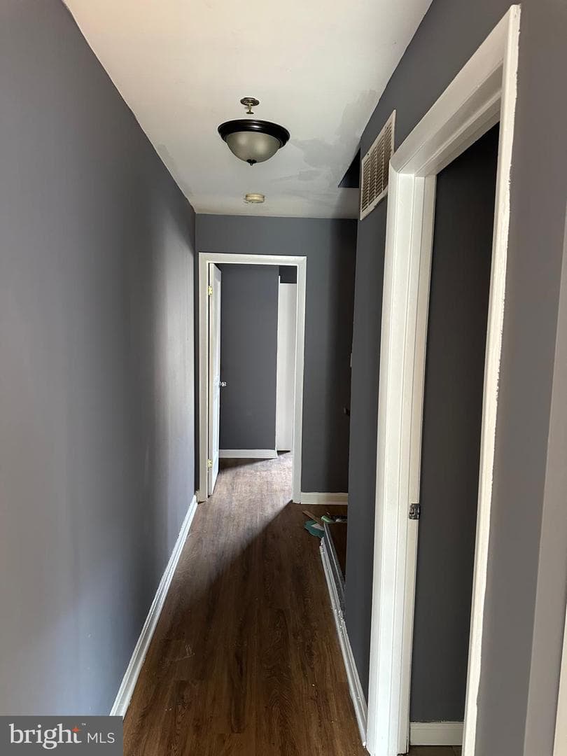 1706 W Lexington Street photo 7