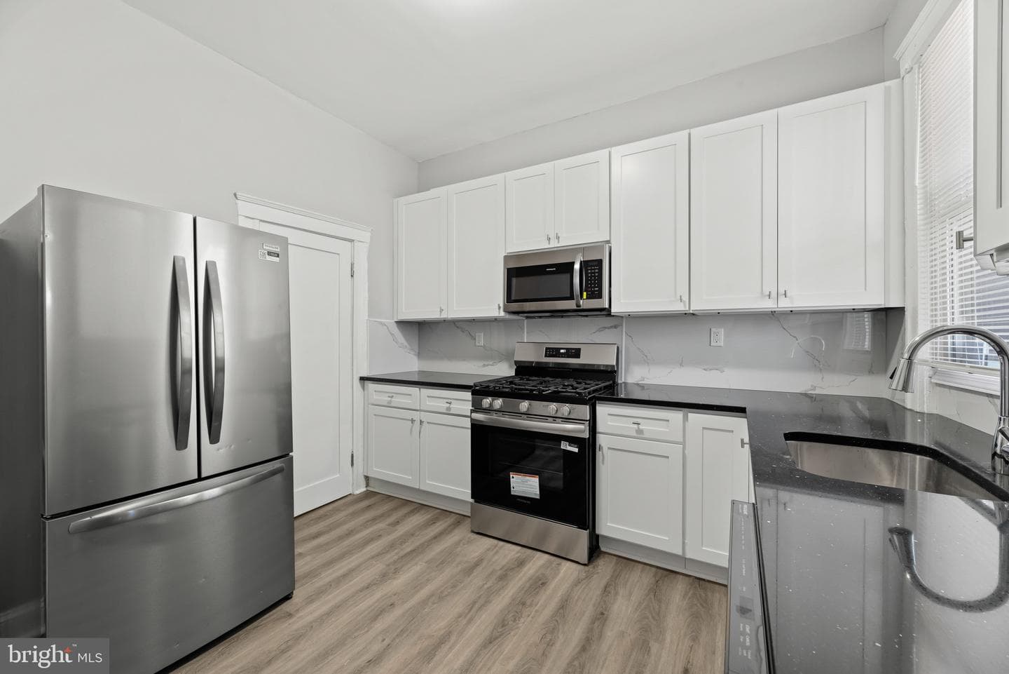 1634 Ruxton Avenue photo 8