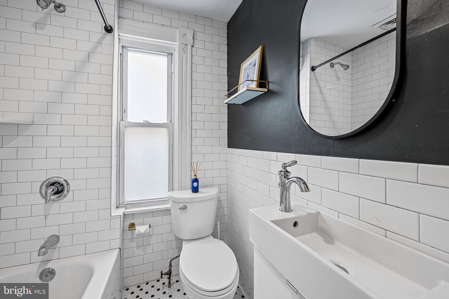 806 Wellington Street photo 15