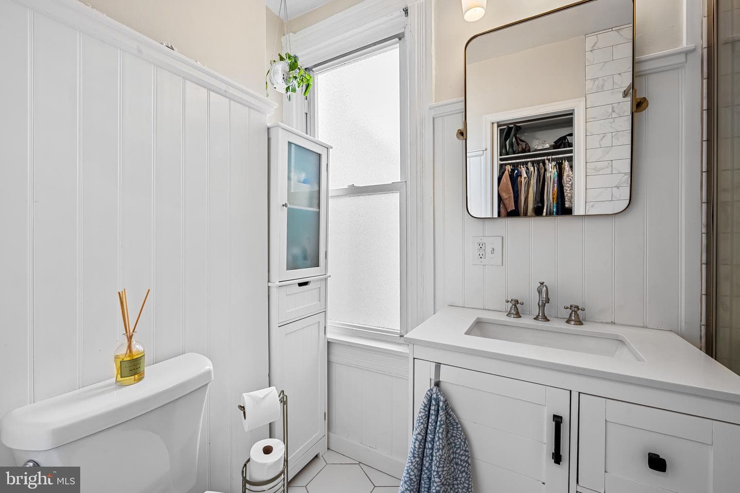 806 Wellington Street photo 20
