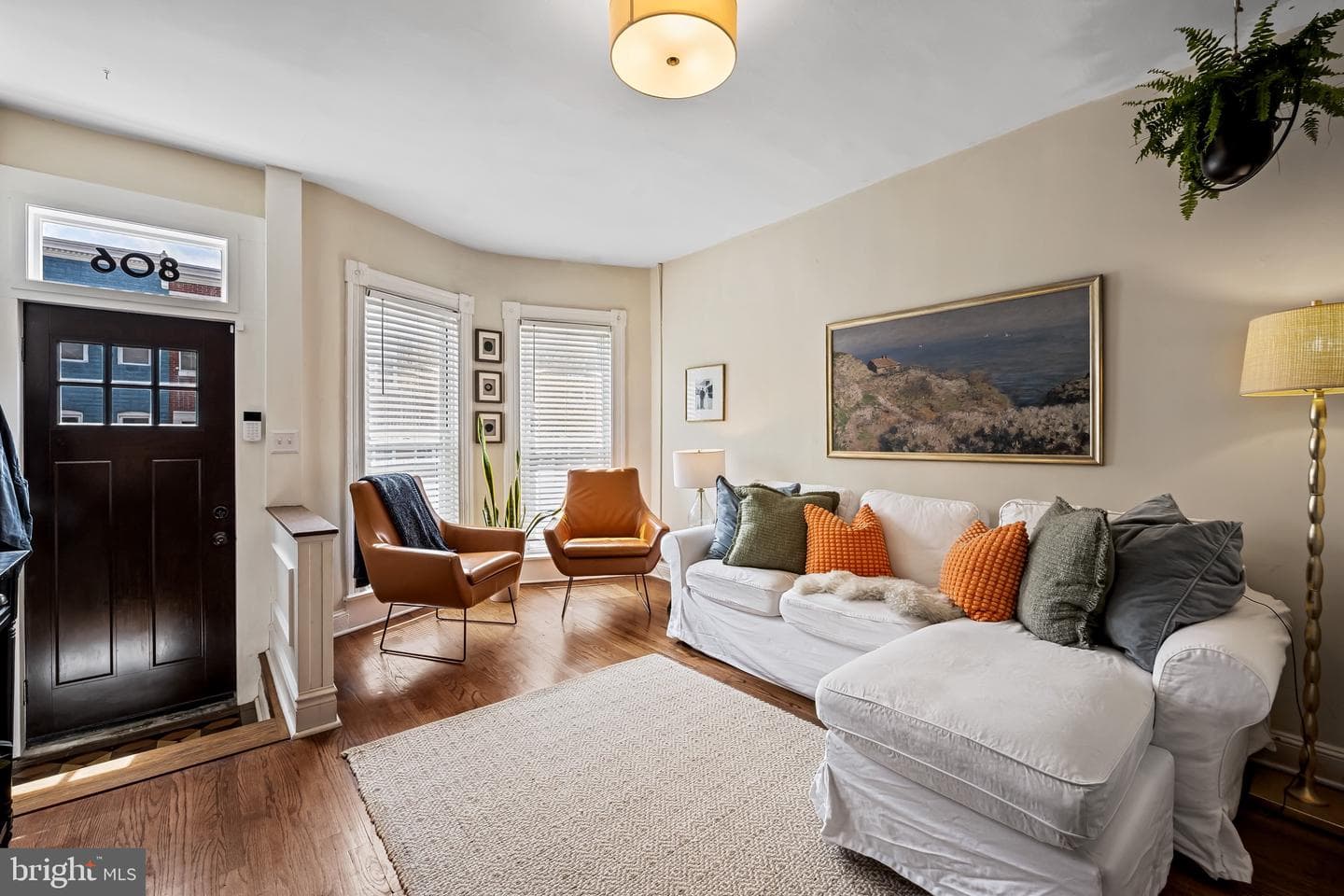 806 Wellington Street photo 3
