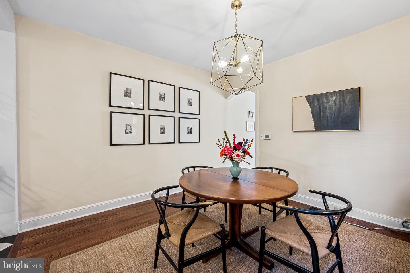 806 Wellington Street photo 8