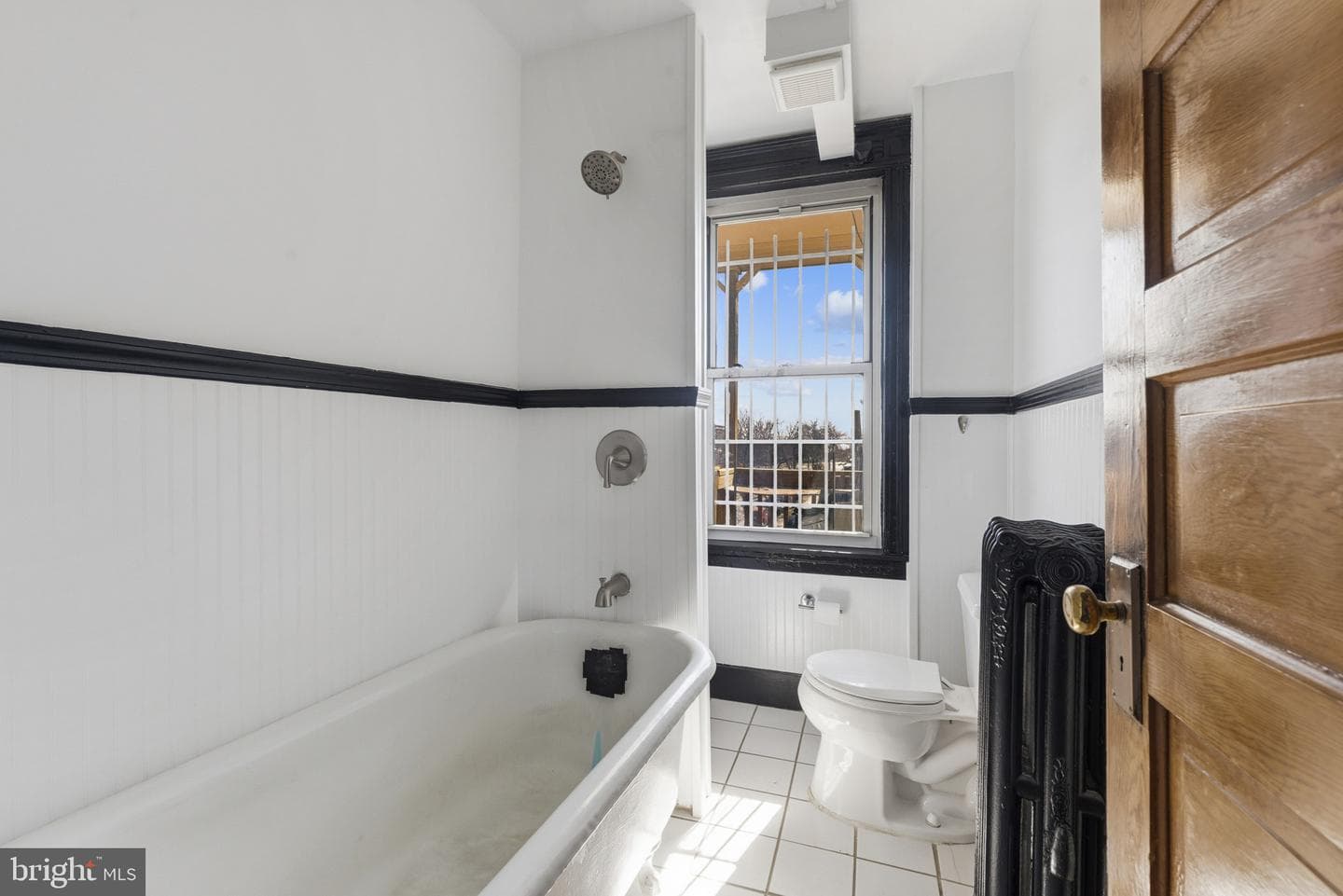 339 E 31st St photo 12