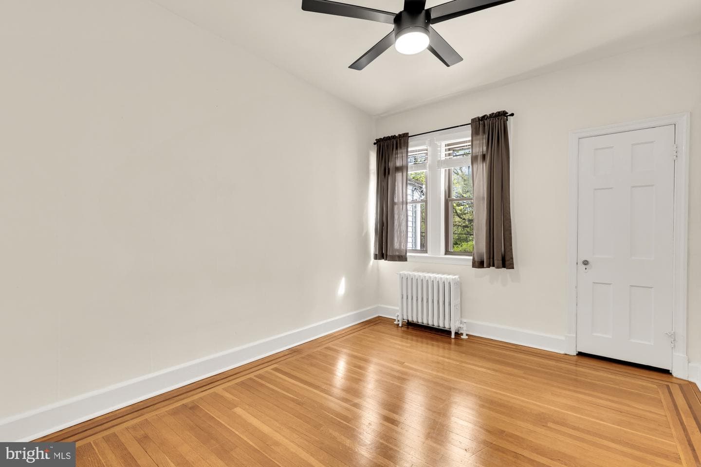 705 E Lake Avenue photo 20
