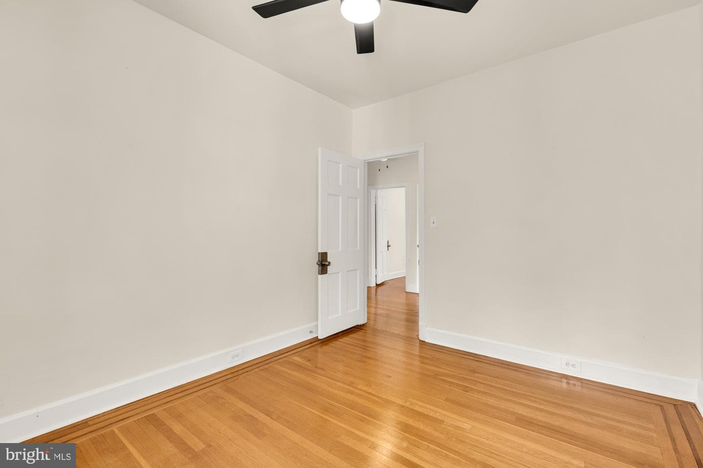 705 E Lake Avenue photo 21