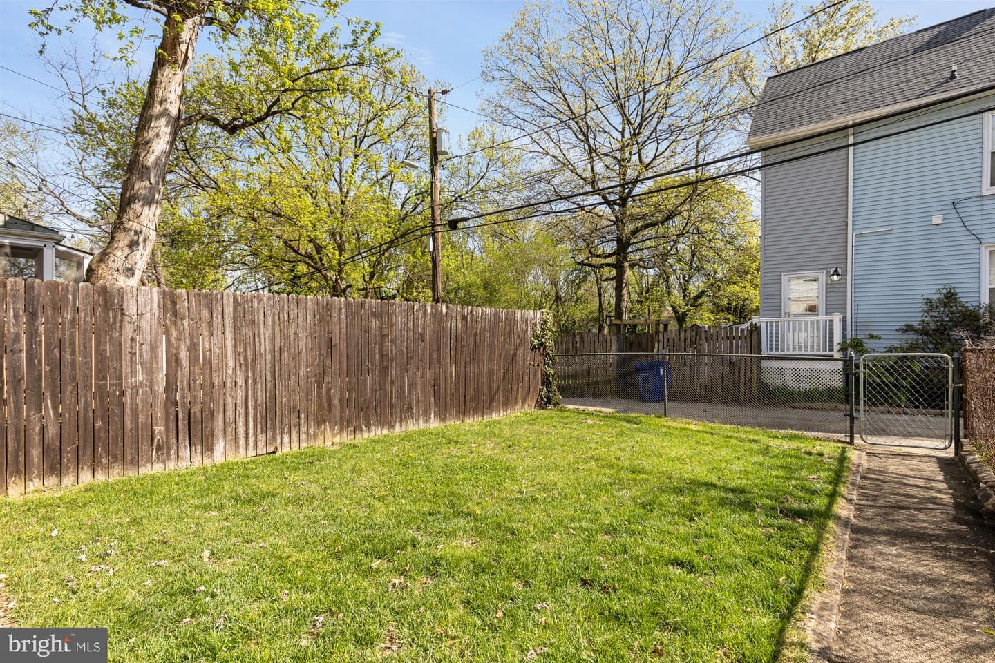 705 E Lake Avenue photo 29