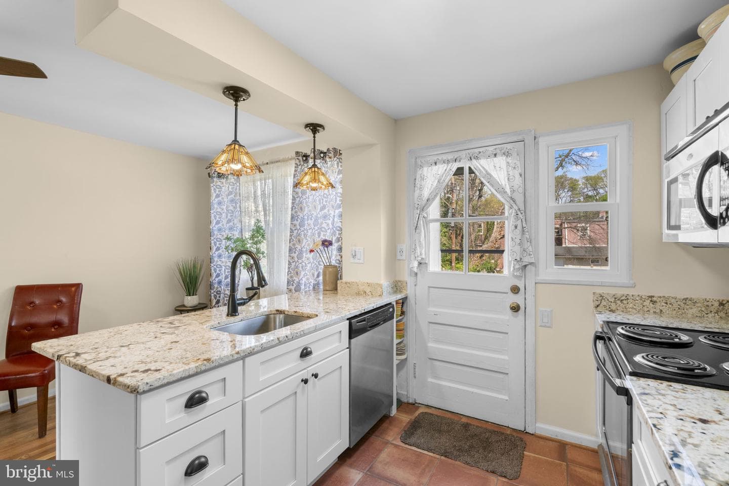 4136 Doris Avenue photo 8