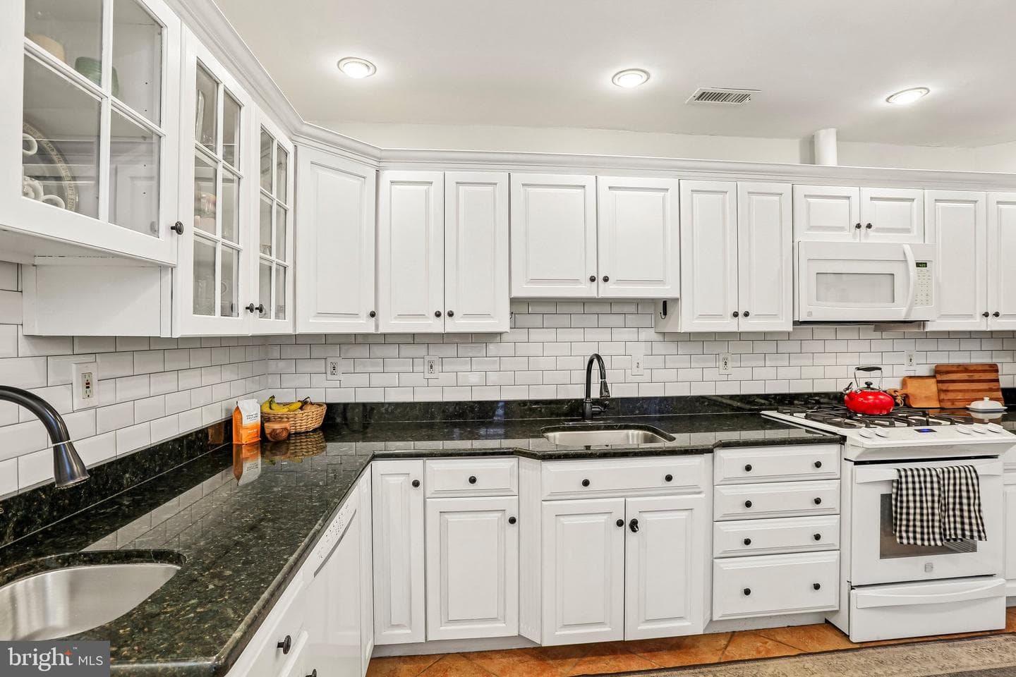 1279 William Street photo 10