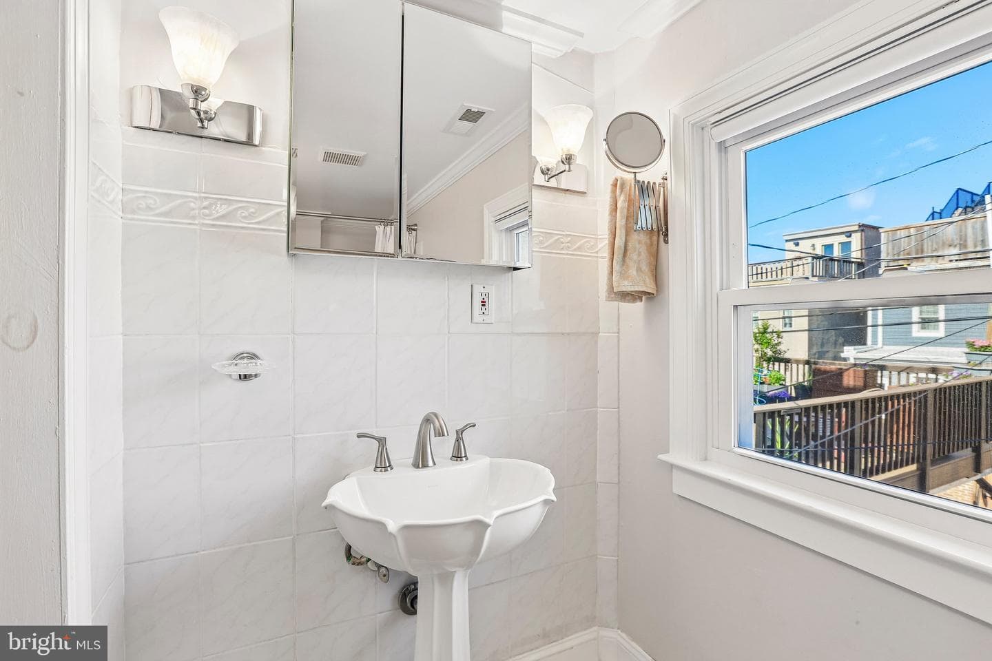 1279 William Street photo 19