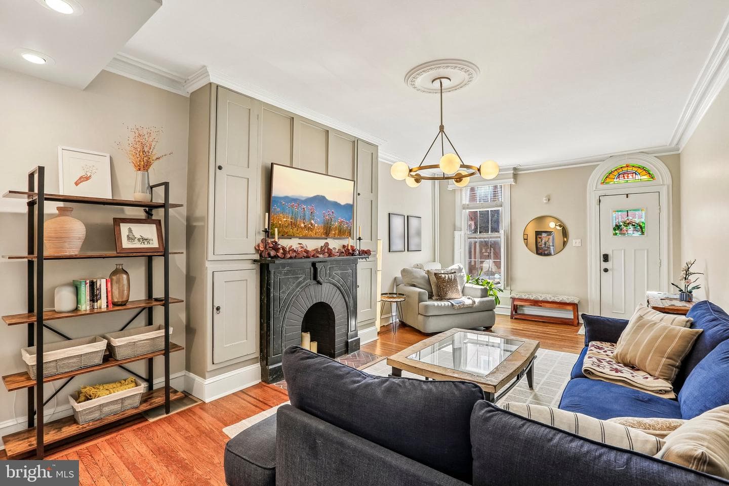 1279 William Street photo 2