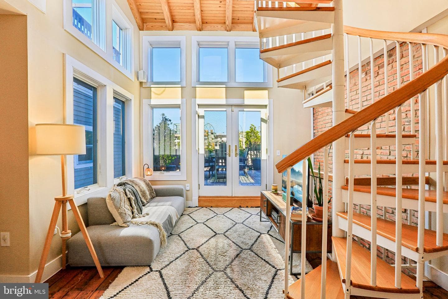1279 William Street photo 23