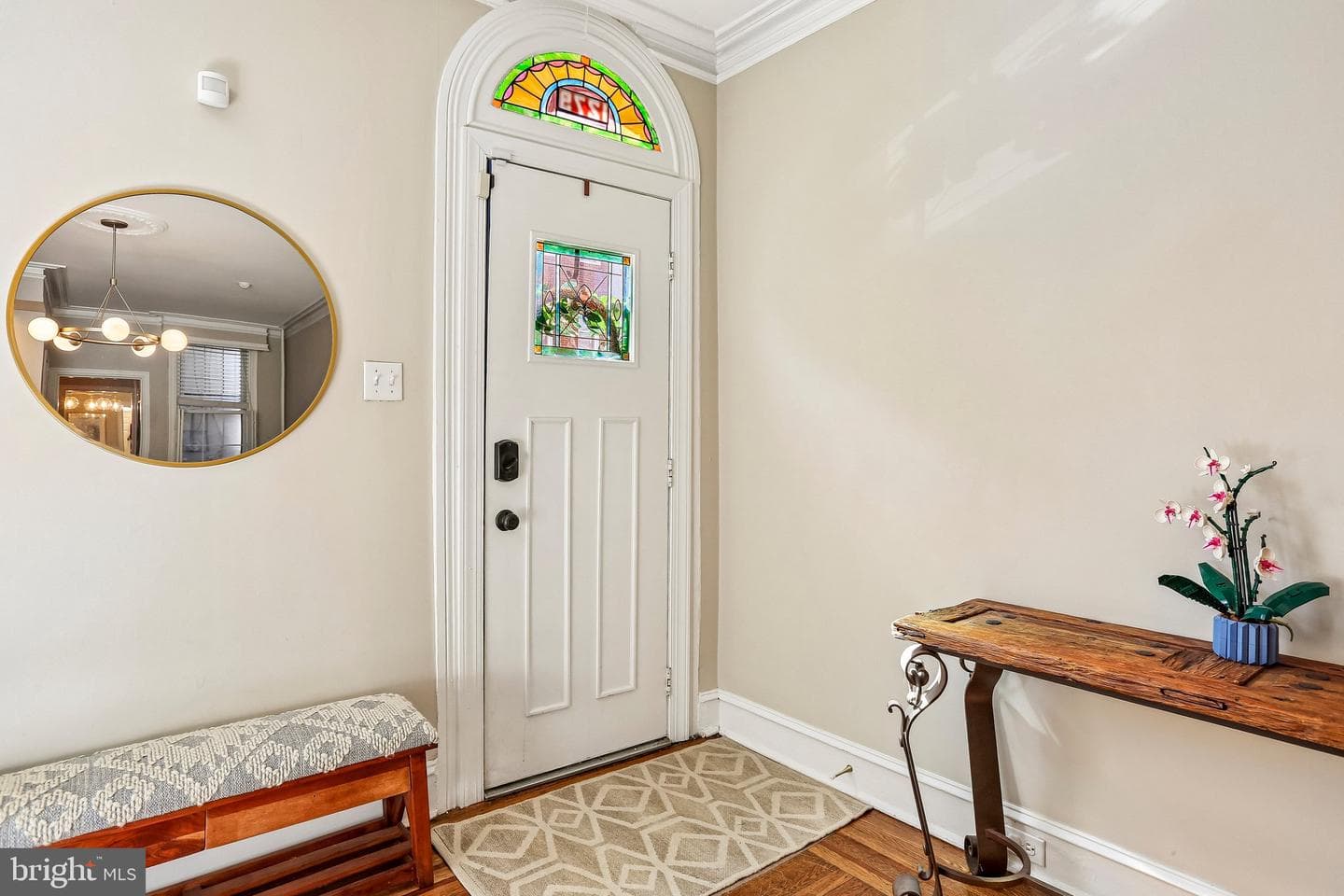 1279 William Street photo 3