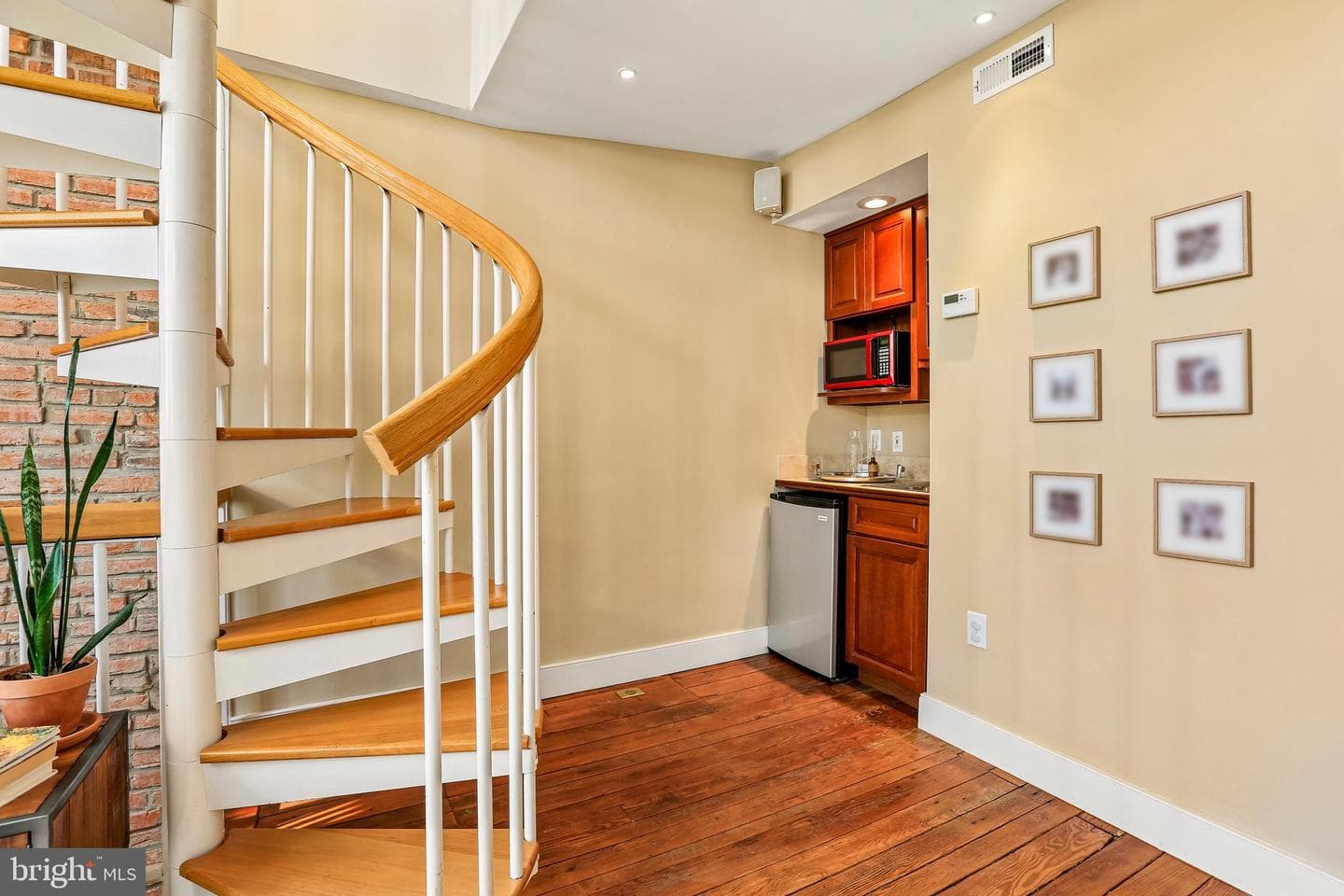 1279 William Street photo 30