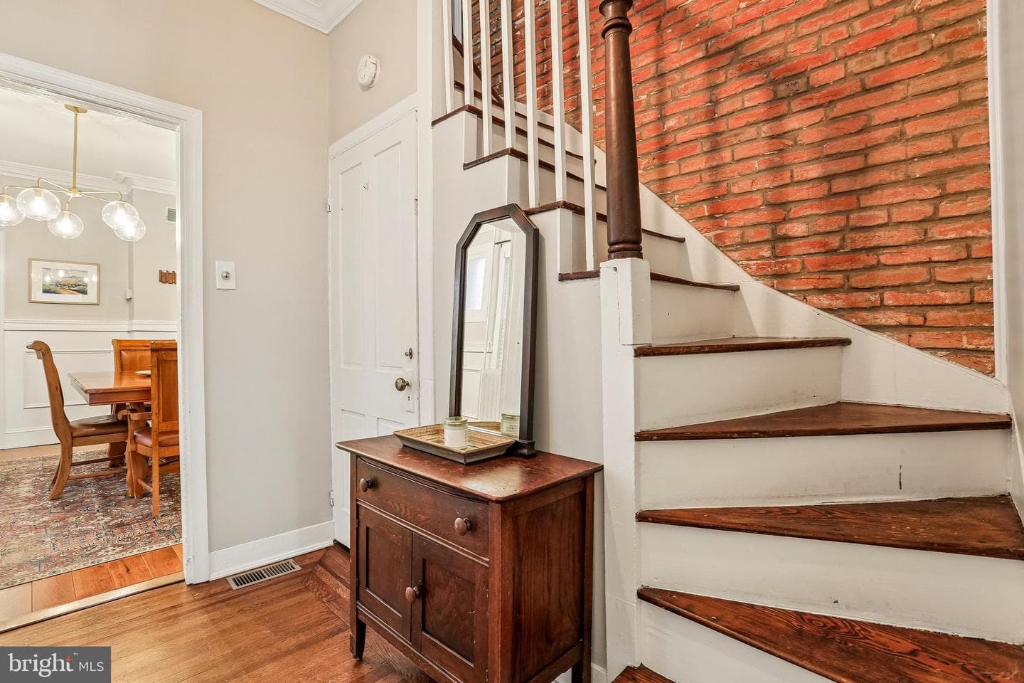 1279 William Street photo 6