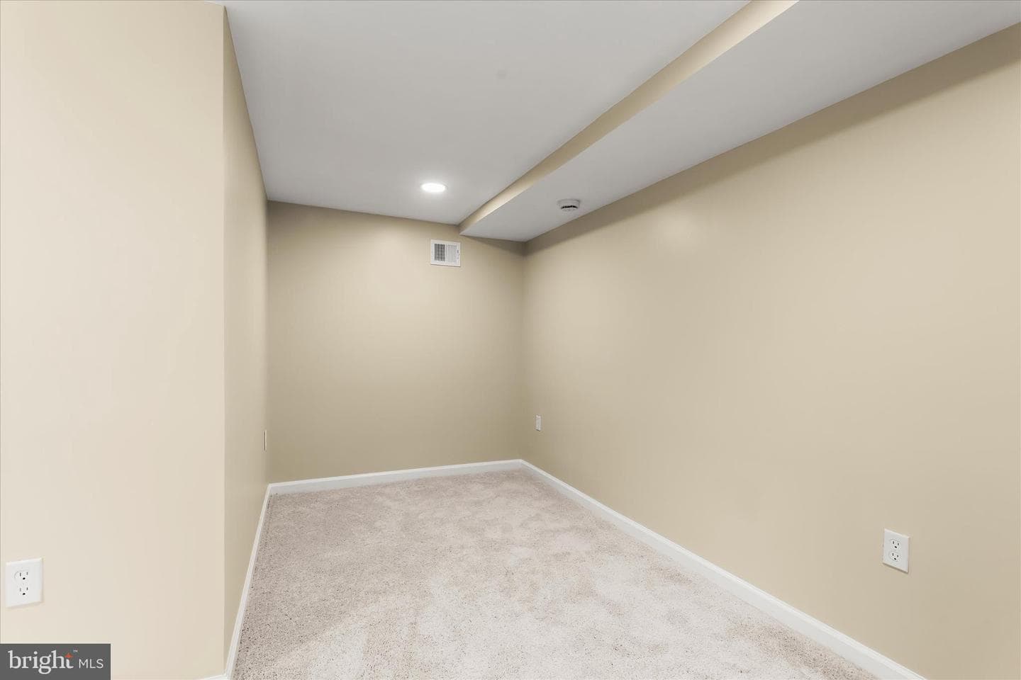 531 S Kenwood Avenue photo 33