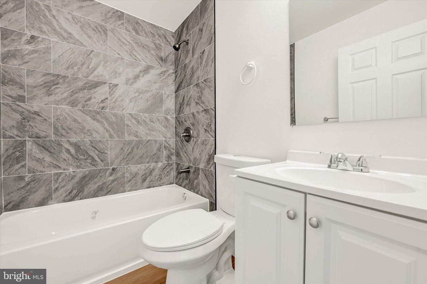 1604 Carswell Street photo 10