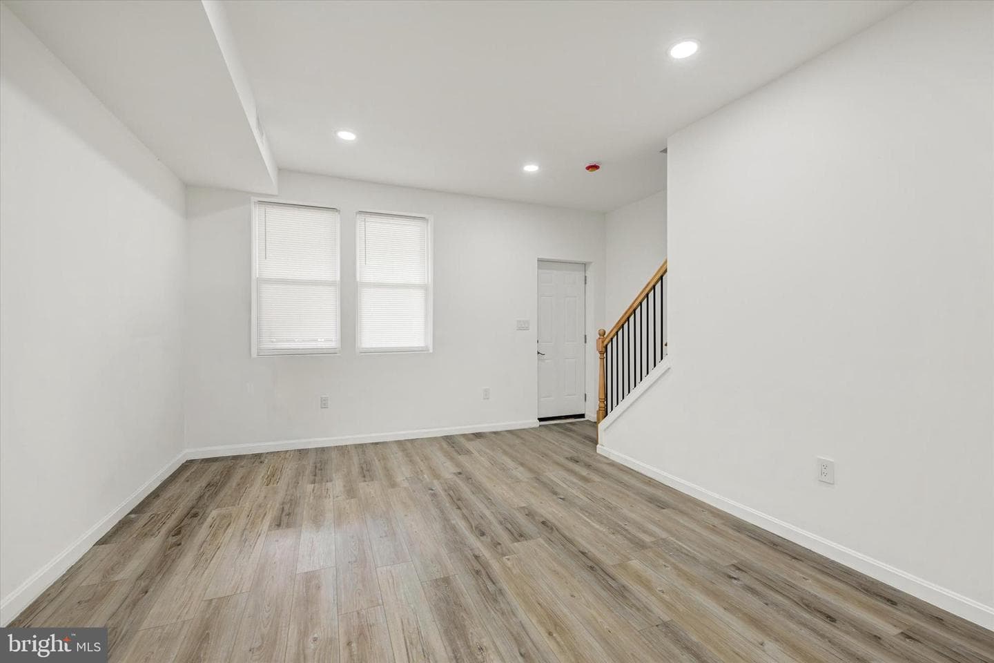 1604 Carswell Street photo 5