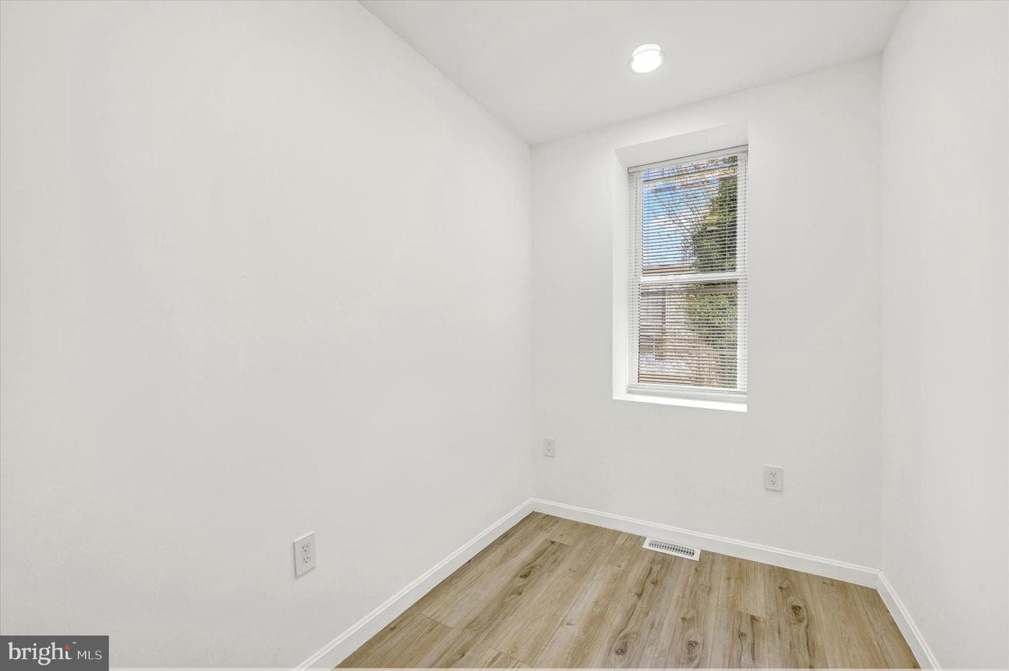 1604 Carswell Street photo 7