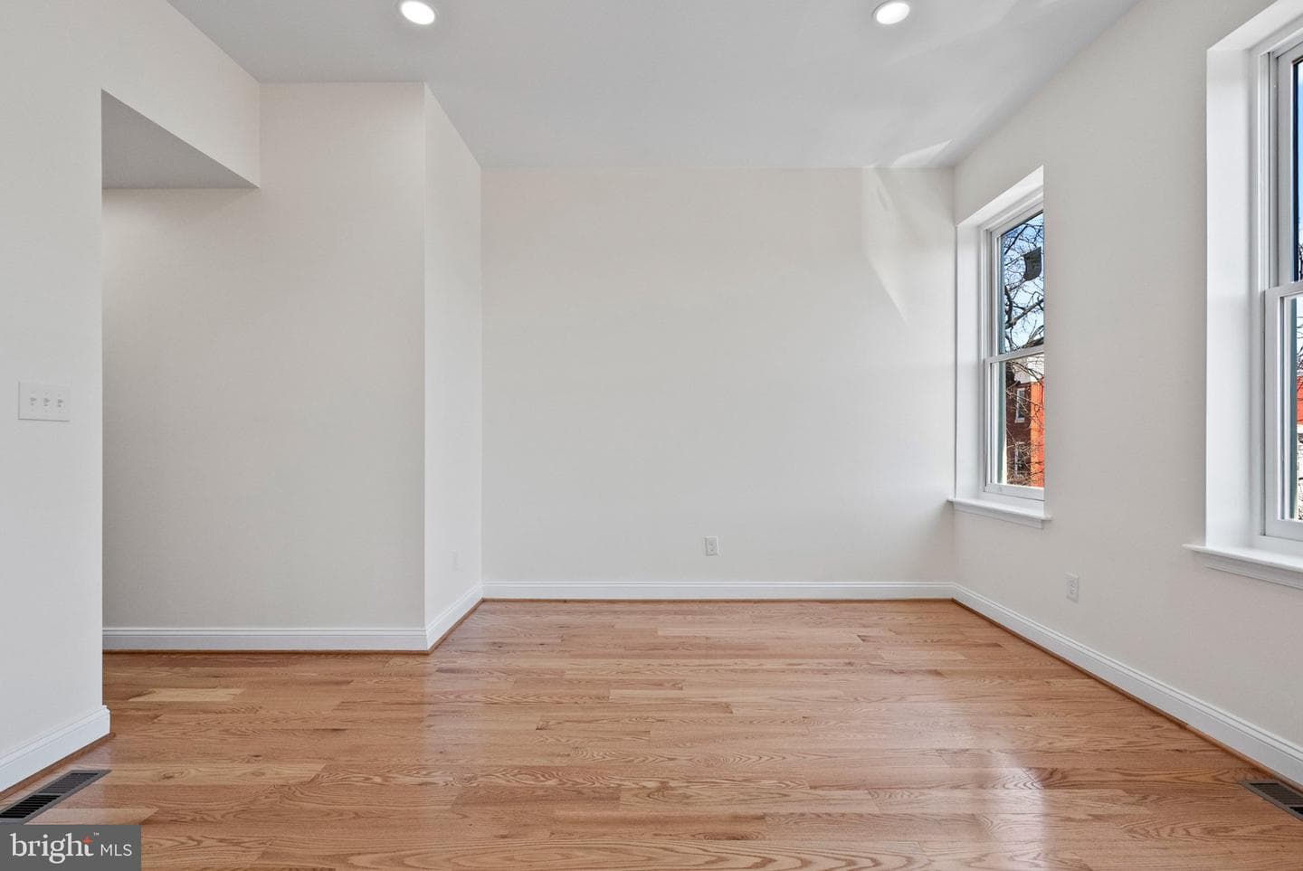 505 N Carrollton Avenue photo 8