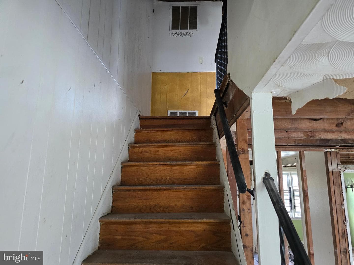 5542 Whitby Rd photo 17