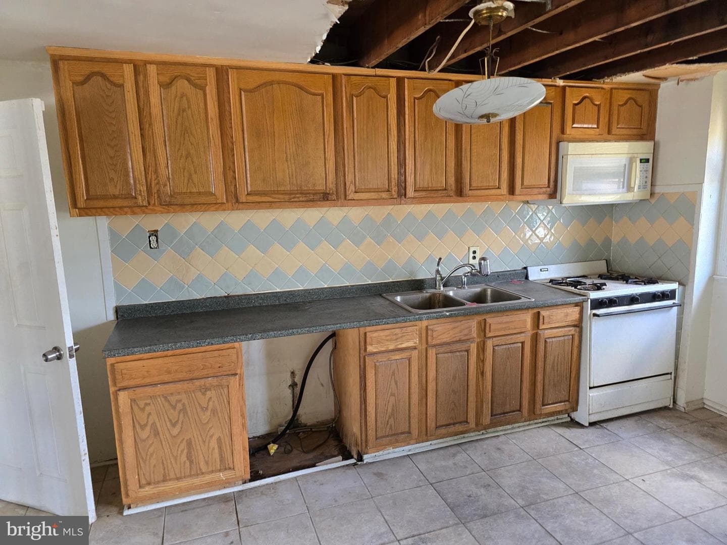 5542 Whitby Rd photo 3