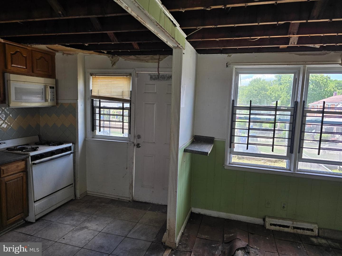 5542 Whitby Rd photo 4