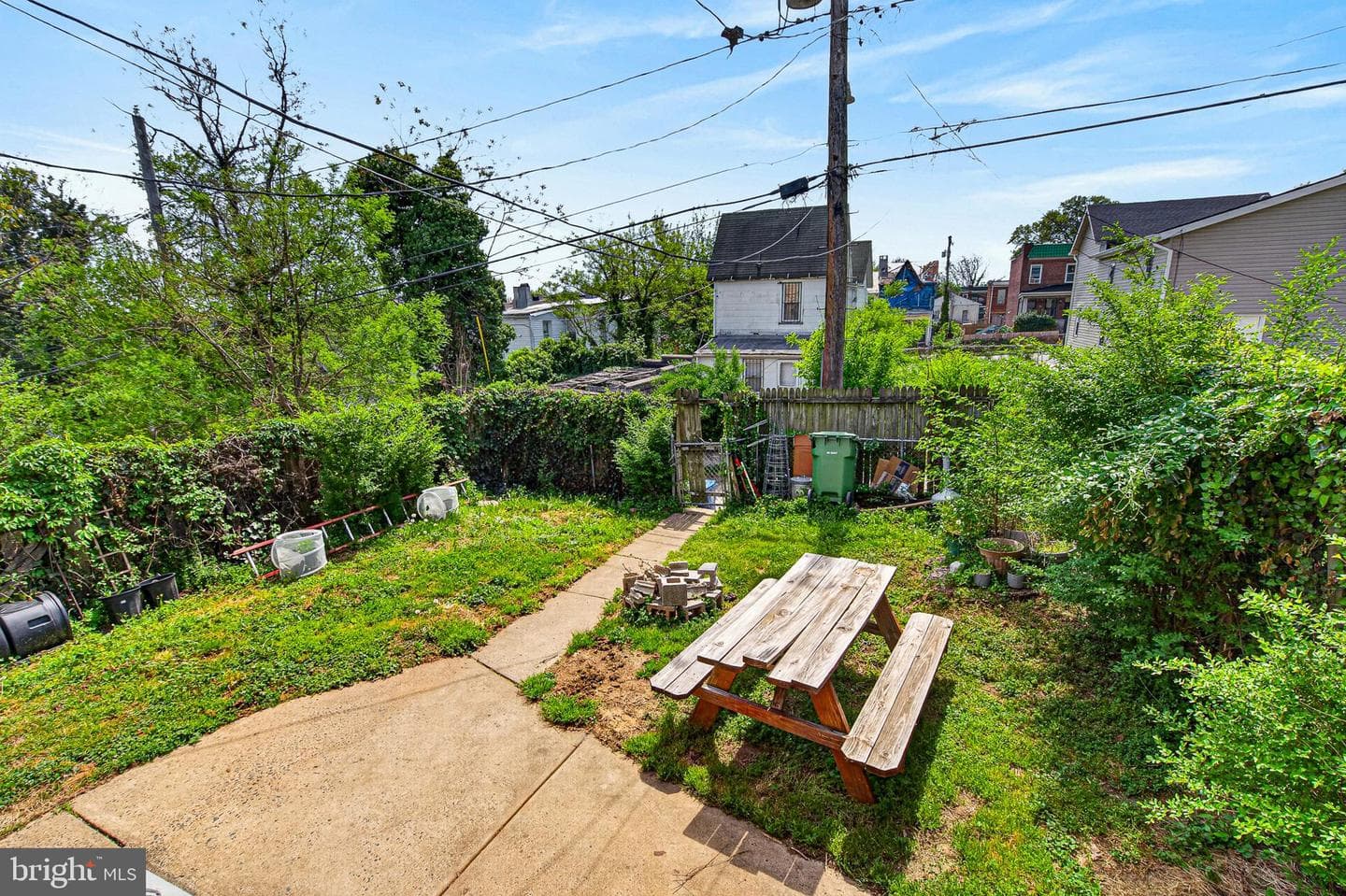 1525 Carswell Street photo 14