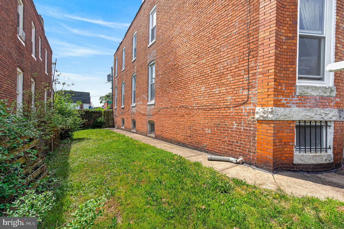 1525 Carswell Street photo 15