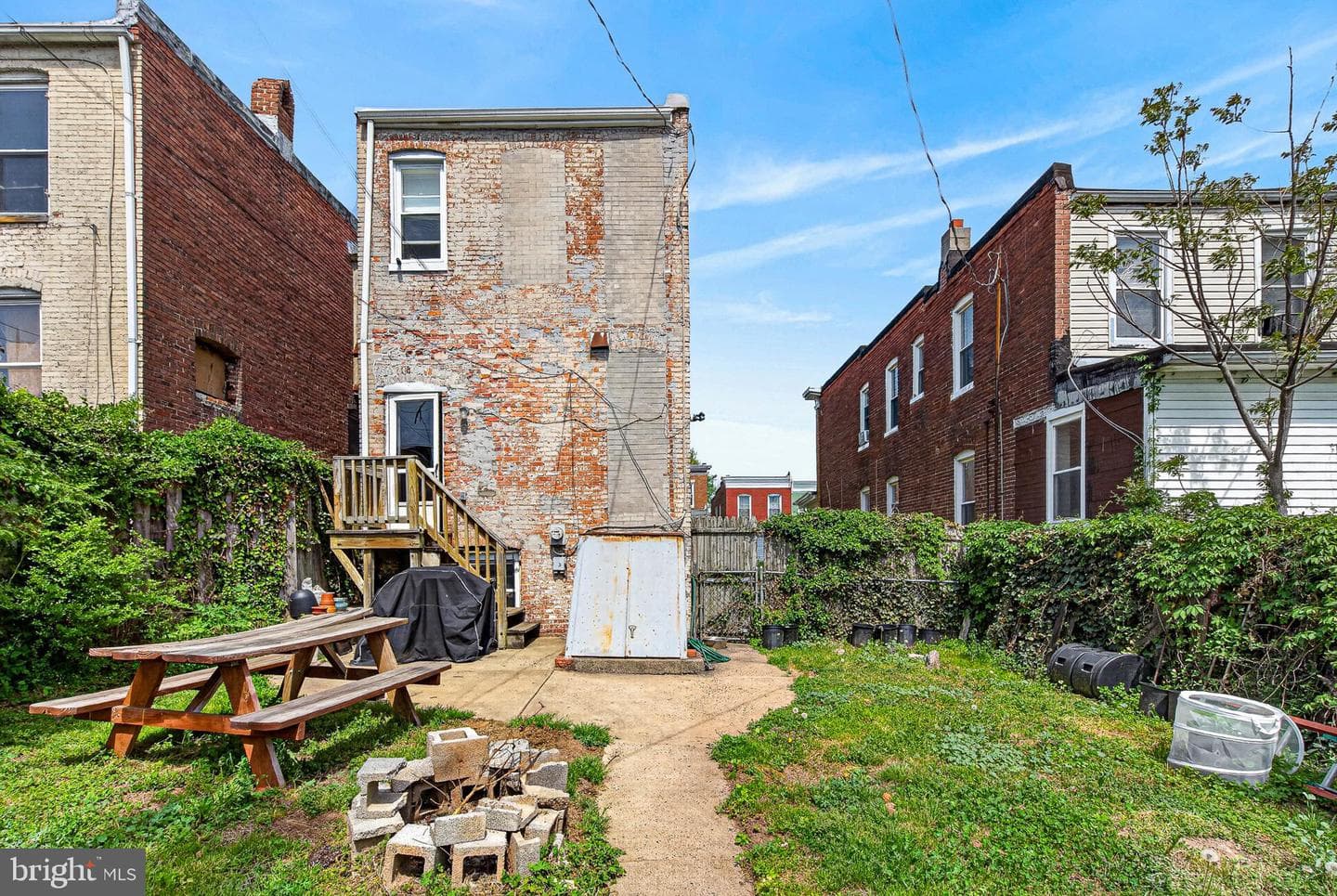 1525 Carswell Street photo 16