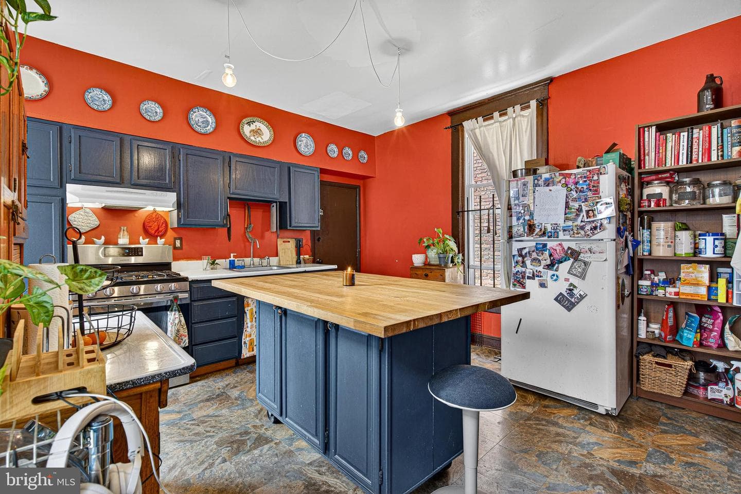 1525 Carswell Street photo 4