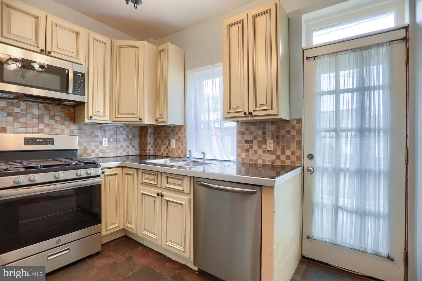 3822 Bank Street photo 10
