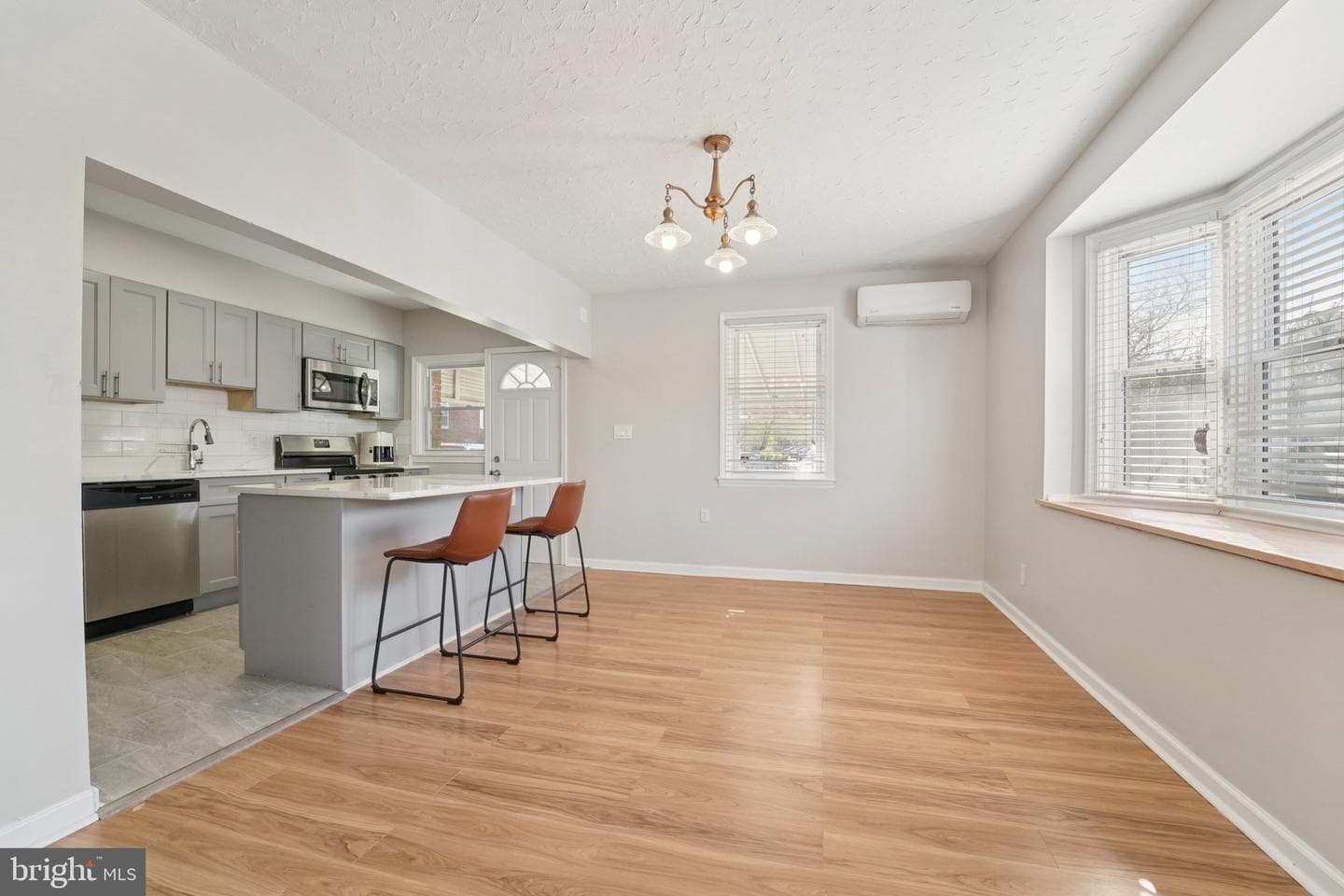 5701 The Alameda photo 8