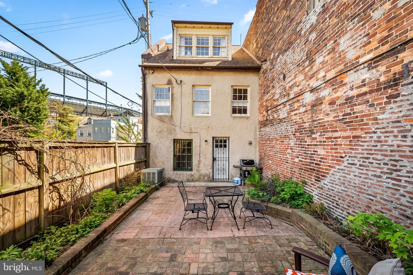 538 Eislen Street photo 31
