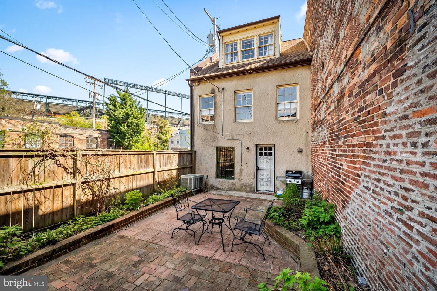 538 Eislen Street photo 32