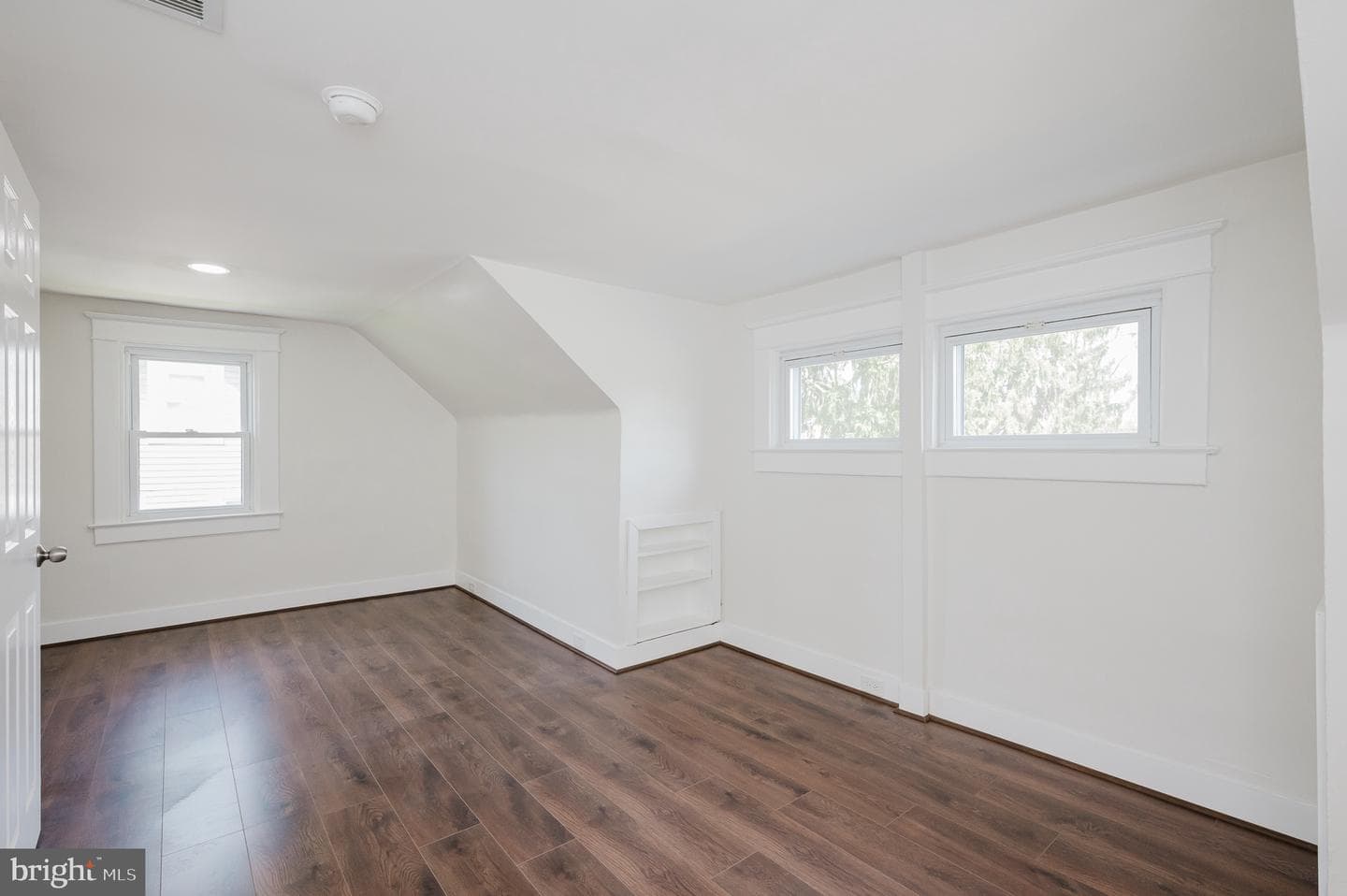 2906 Oak Hill Avenue photo 8