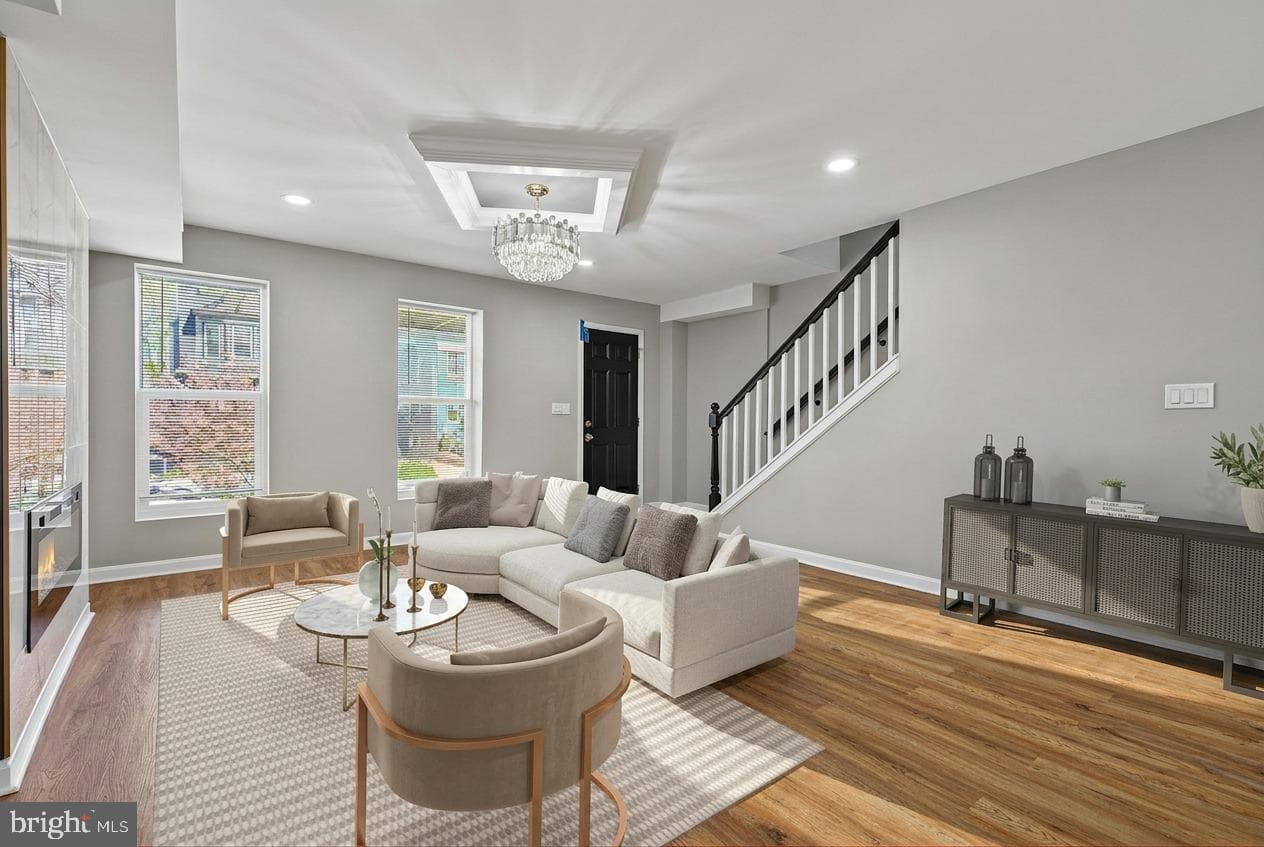 3023 W Garrison Avenue photo 4