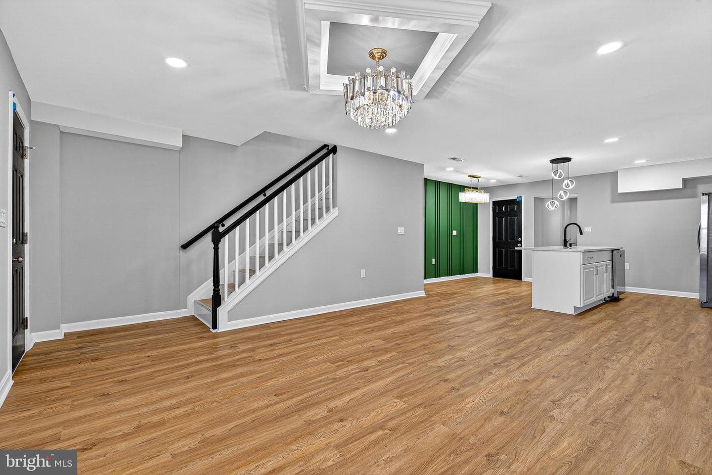 3023 W Garrison Avenue photo 7