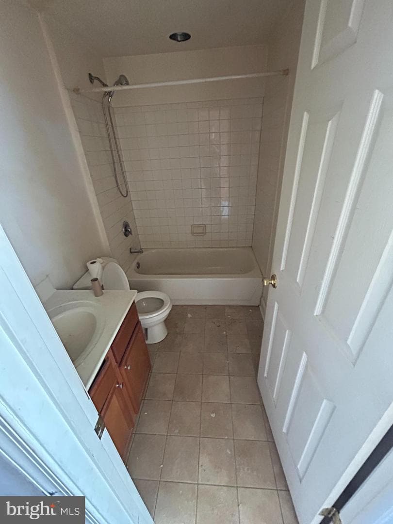 1135 Sargeant Street photo 9