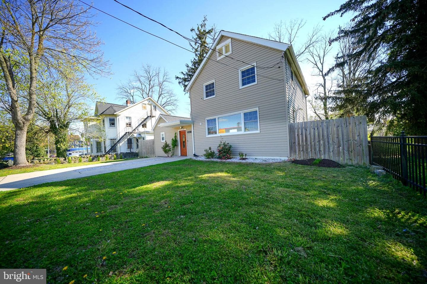 2001 Denison Street photo 3