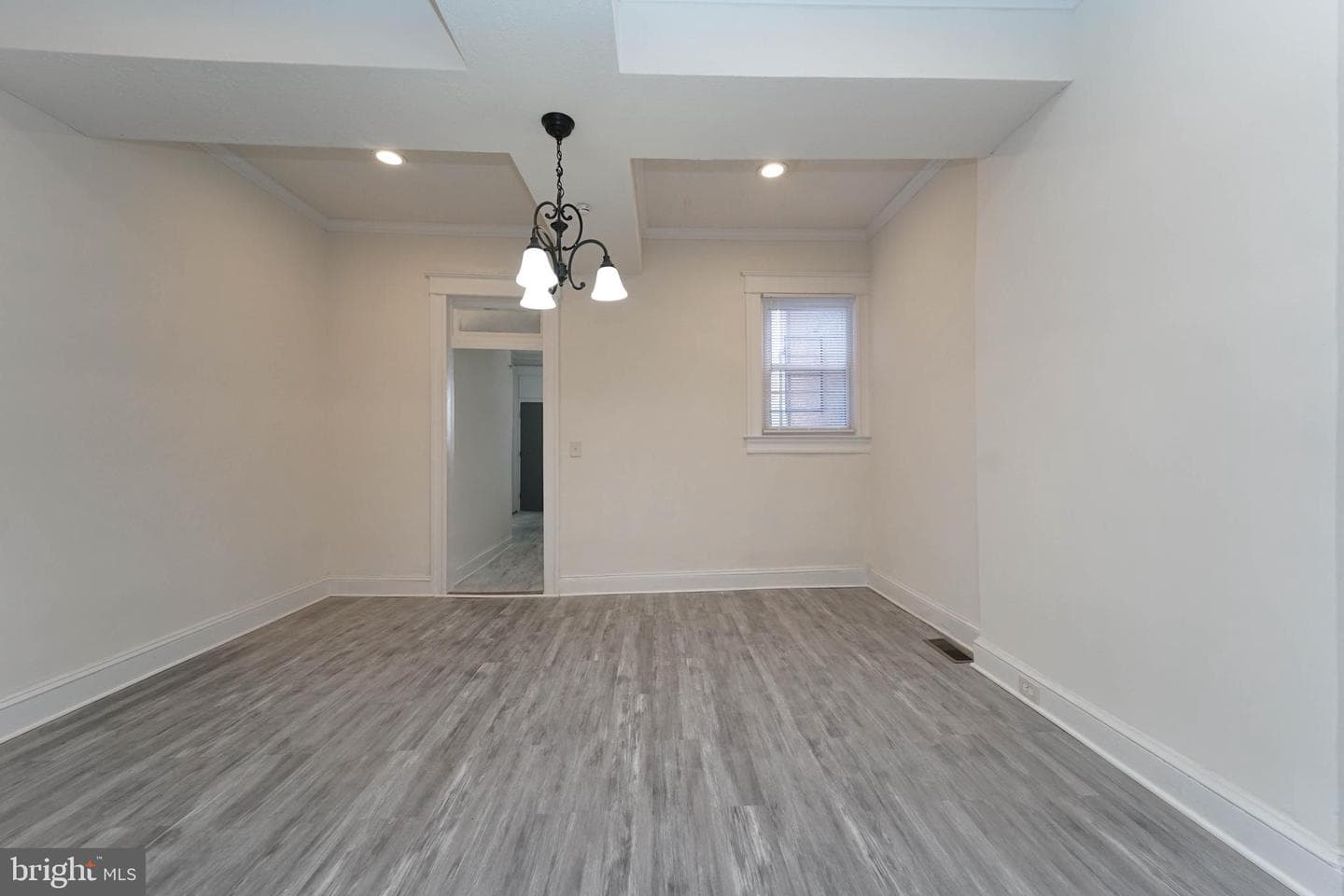 2749 Riggs Avenue photo 9