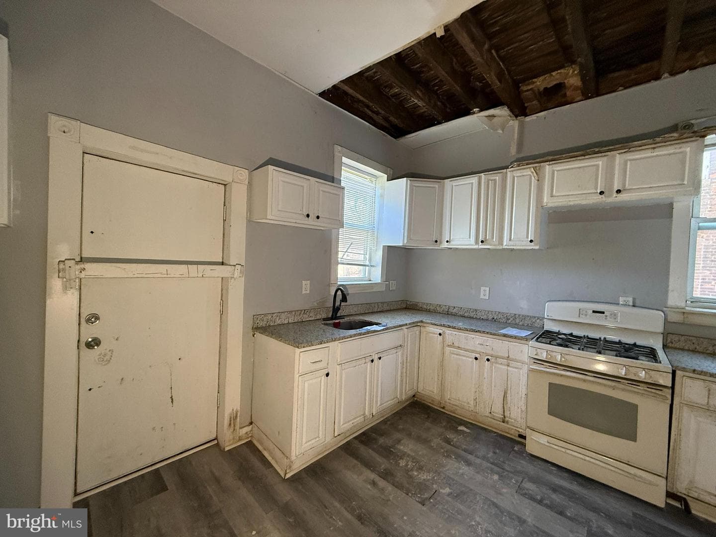 1009 Poplar Grove Street photo 9