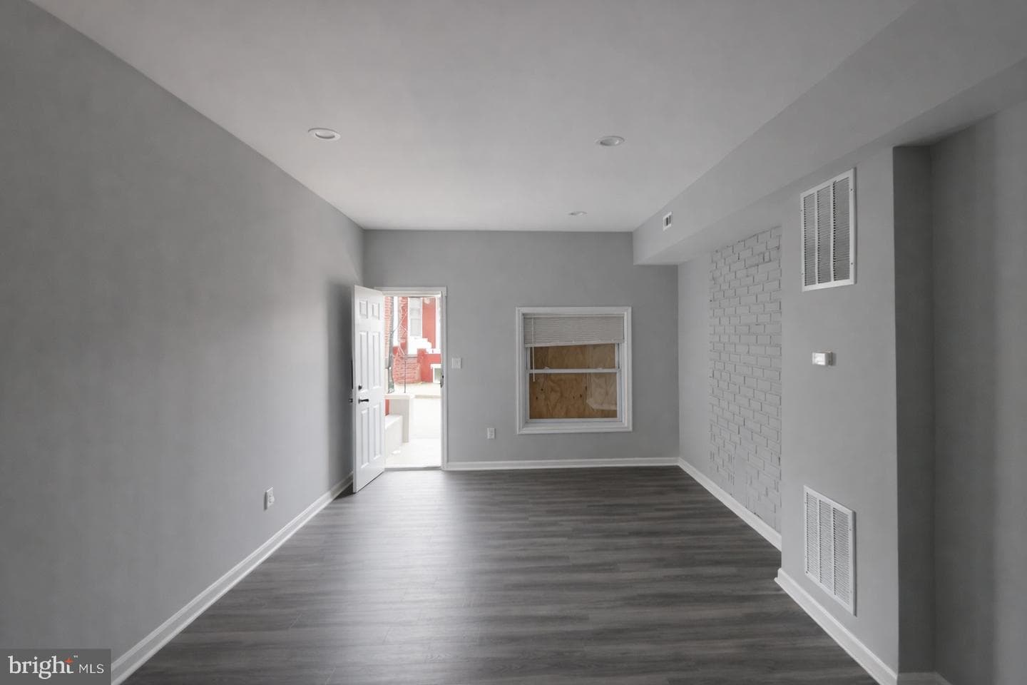 2137 Cliftwood Avenue photo 3