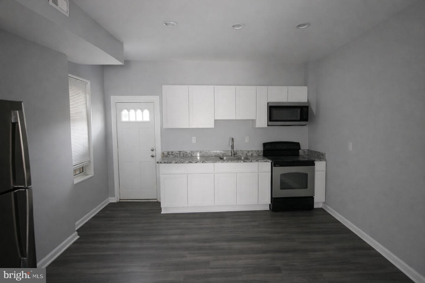 2137 Cliftwood Avenue photo 4