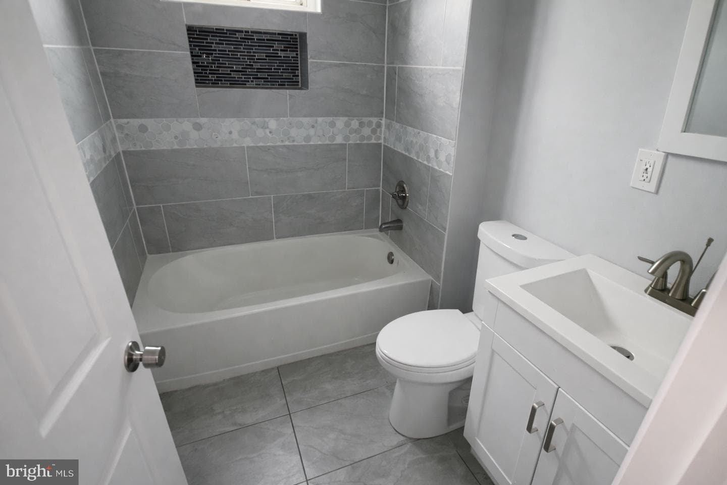 2137 Cliftwood Avenue photo 5