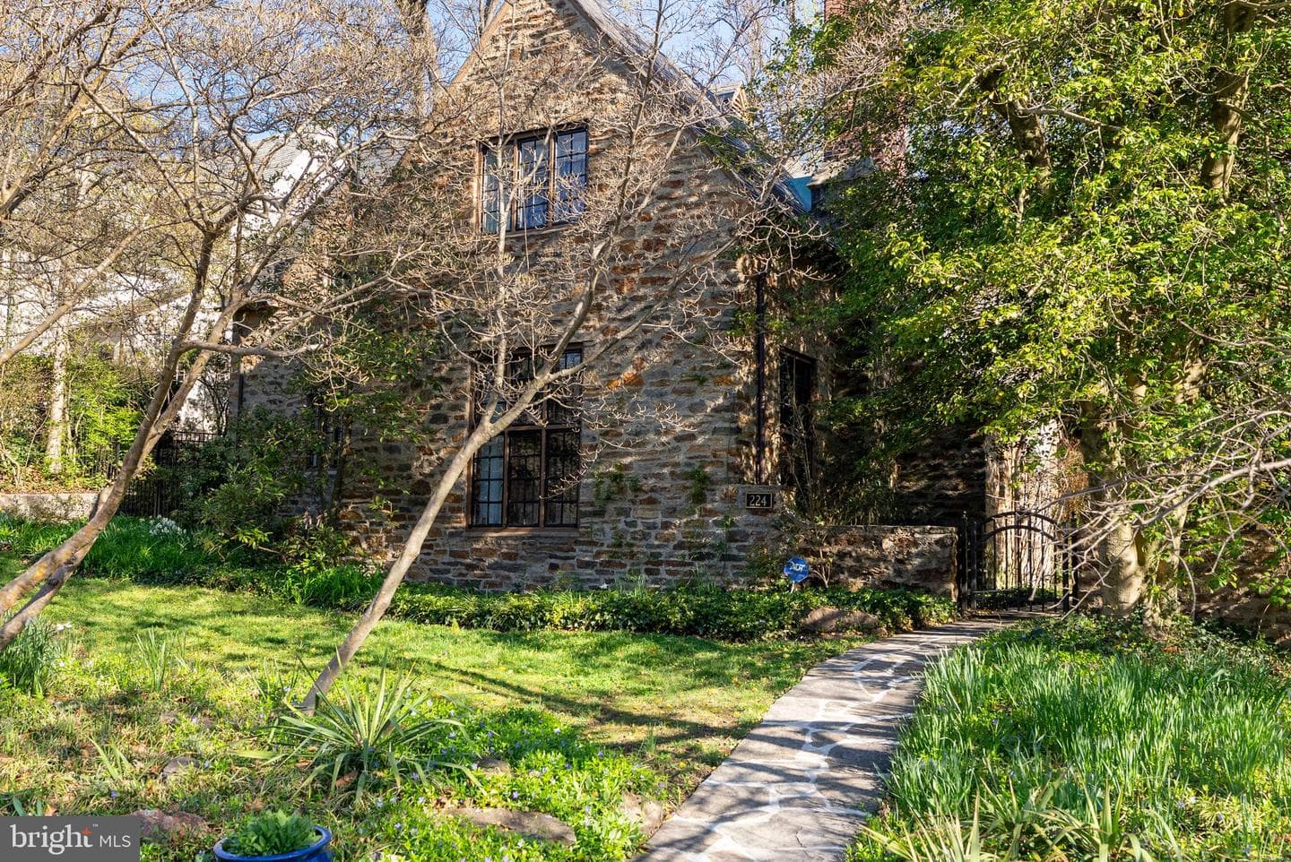 224 Tunbridge Road photo 1