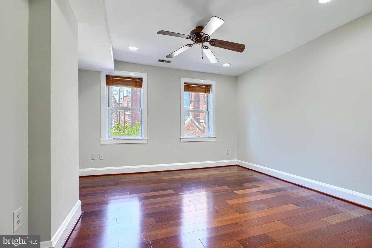 109 E West Street photo 10